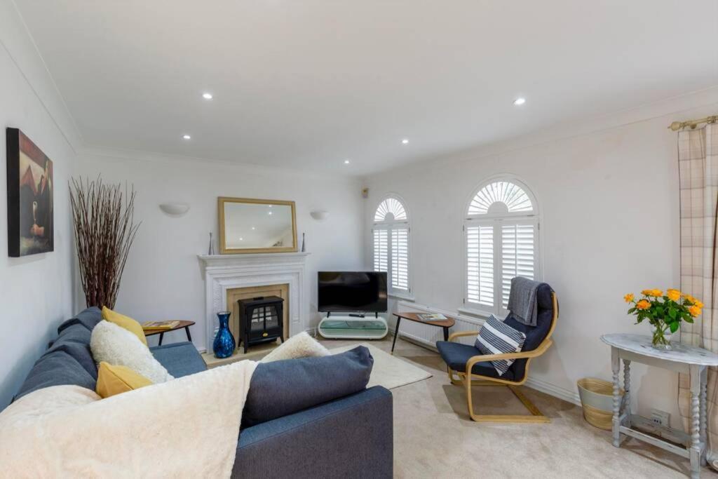A Cheerful Three Bedroom House In Leafy Lytham Lytham St Annes Exterior photo